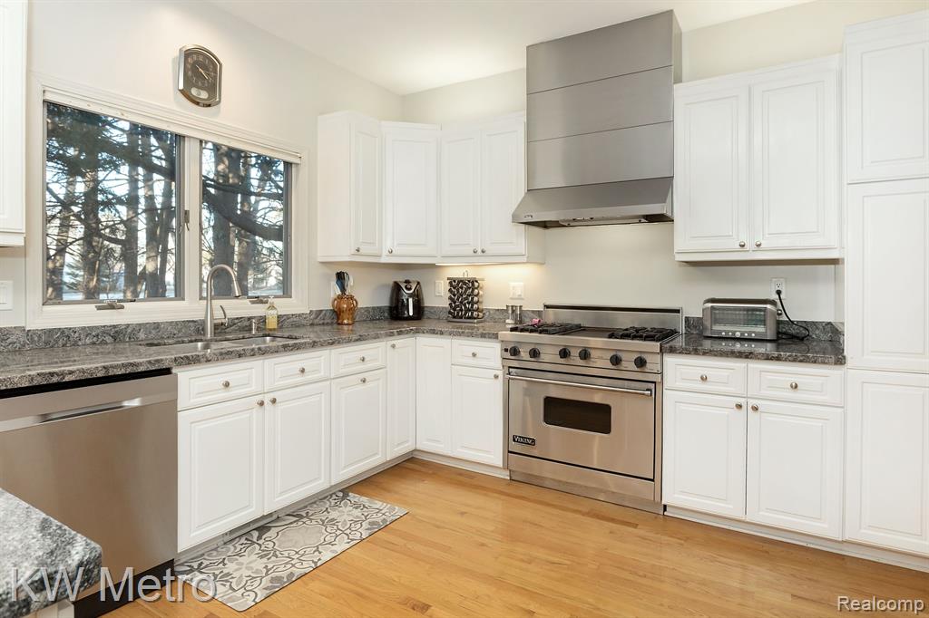 685 TRINWAY Drive, Troy, MI 48085 — Photo 13