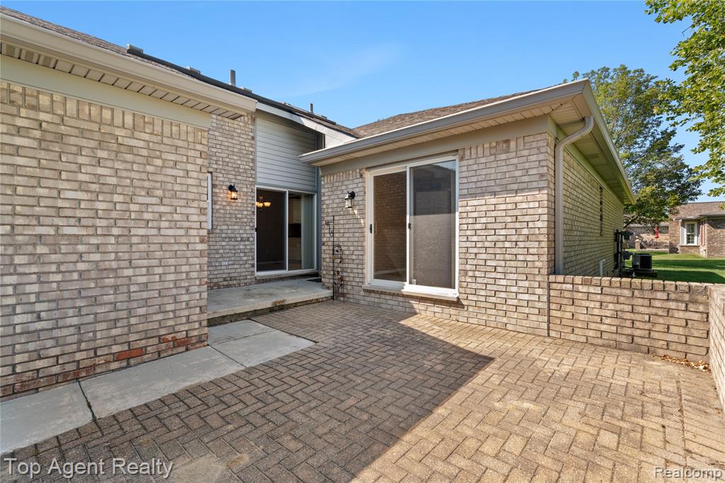 48607 Sutton Bay Court, Shelby Twp, MI 48315 — Photo 2