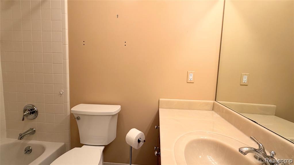 4791 Roundtree Drive, 1, Brighton, MI 48116 — Photo 27