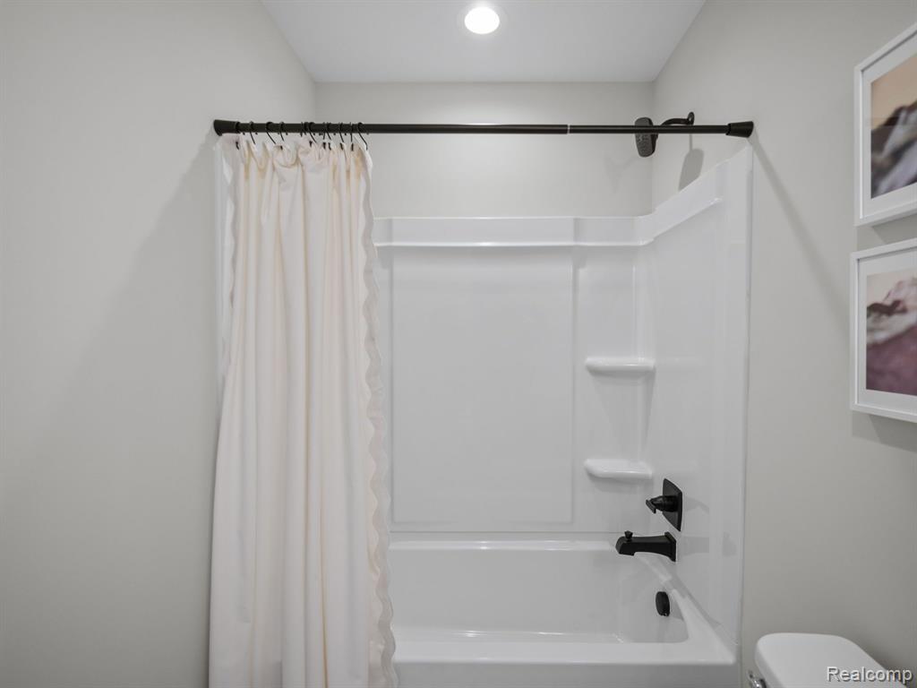 1915 MAGGIE Lane, Ypsilanti, MI 48198 — Photo 12