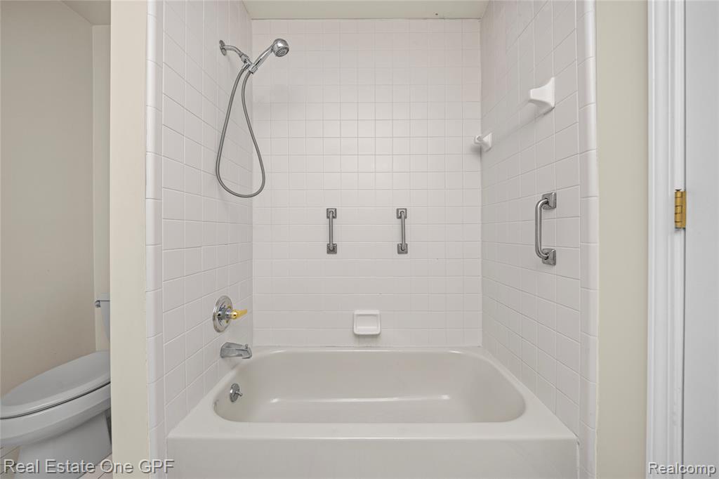 12 Pointe Park Place, Grosse Pointe Park, MI 48230 — Photo 24
