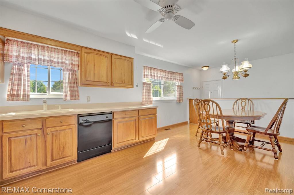 697 WORCHESTER Street, Westland, MI 48186 — Photo 6