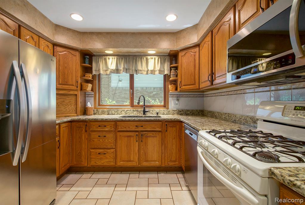 43069 Devon Lane, Canton, MI 48187 — Photo 2