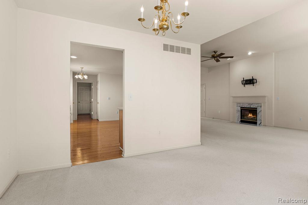 43120 Creek Court, 81, Clinton Twp, MI 48038 — Photo 13