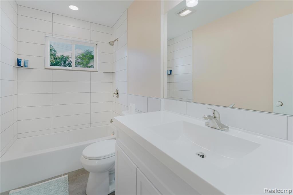 8355 HELEN, Center Line, MI 48015 — Photo 22