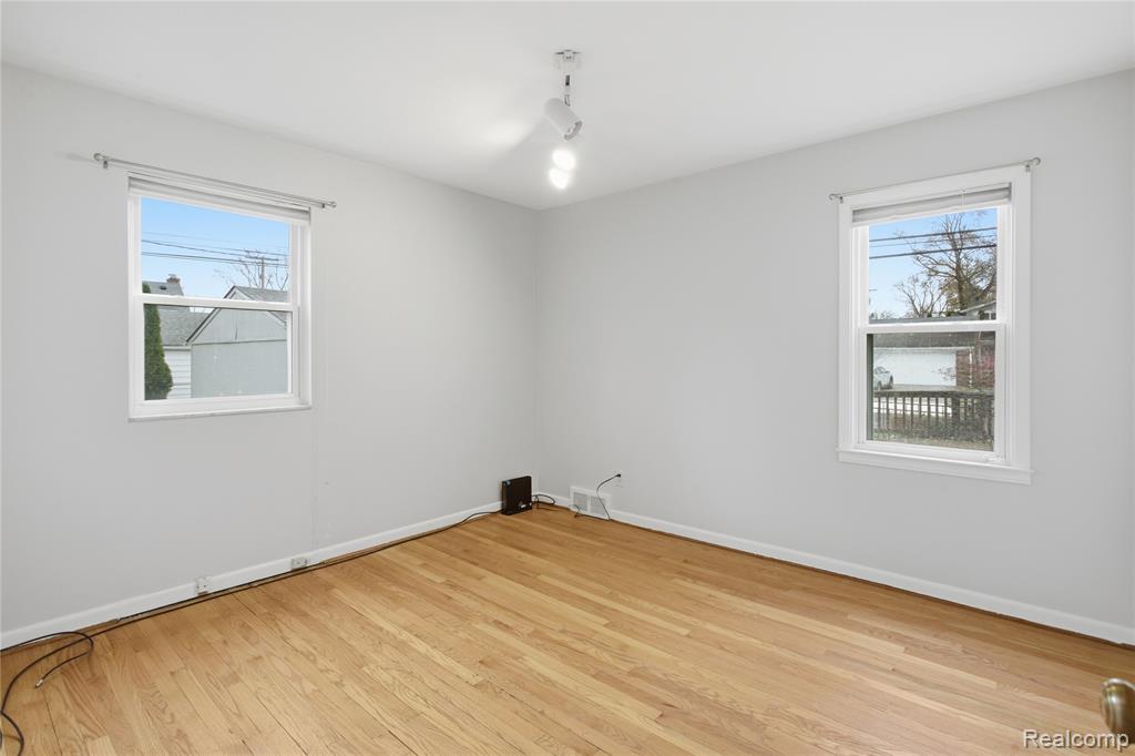 10404 Hart Avenue, Huntington Woods, MI — Photo 37