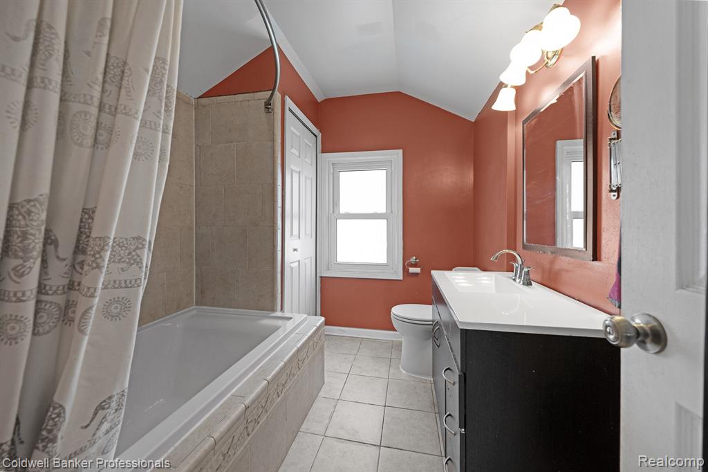 474 W BROCKTON Avenue, Madison Heights, MI 48071 — Photo 16