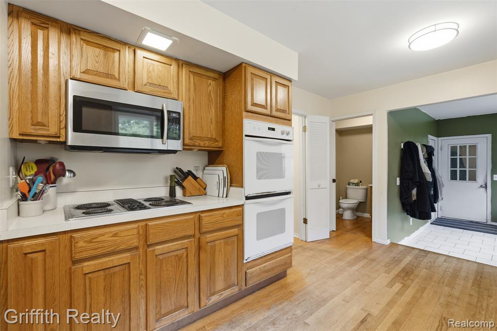 10591 Silver Lake Road, Brighton, MI 48116 — Photo 12