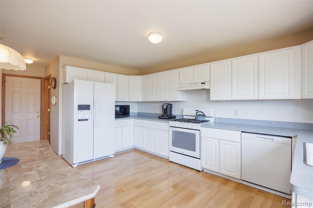 53198 Spurry Lane, Chesterfield, MI — Photo 11