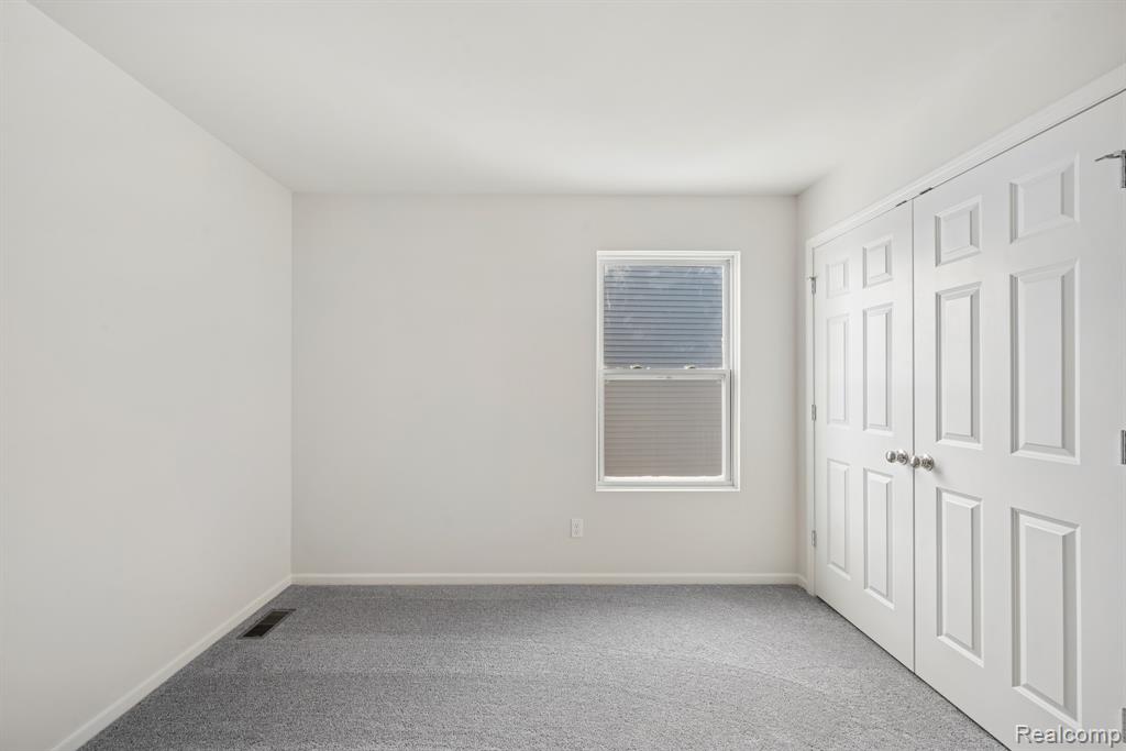 435 Hidden River W, Holly, MI 48442 — Photo 27
