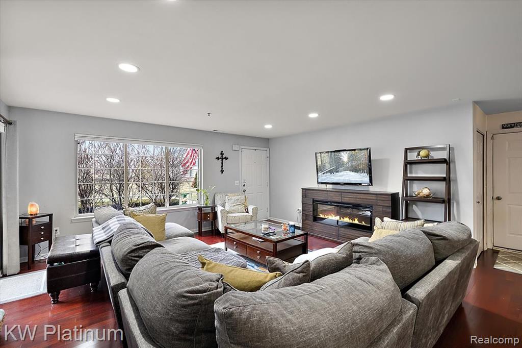 45519 Hidden View Court, Utica, MI 48315 — Photo 8