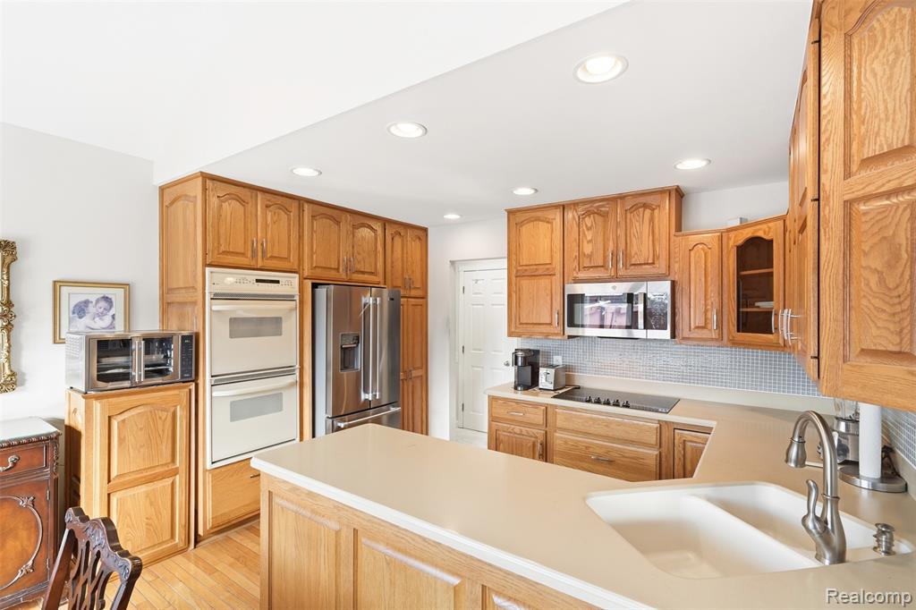 42192 Lochmoor Street, 35, Clinton Twp, MI 48038 — Photo 11