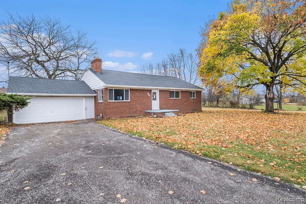 7033 BEECHER Road, Flint, MI 48532 — Photo 4