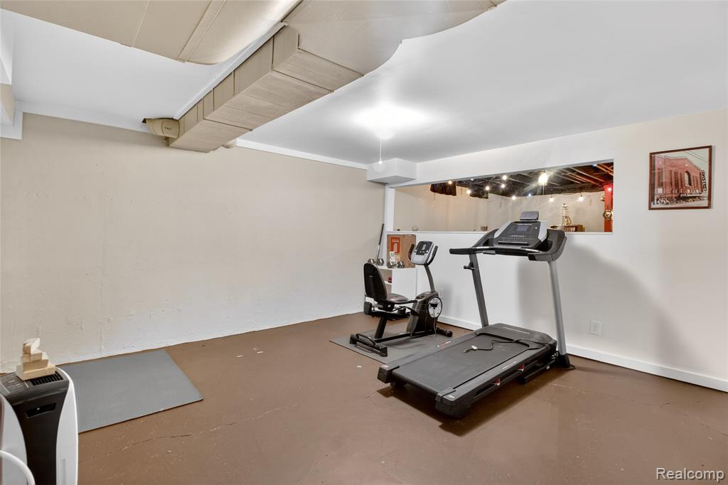 5148 Woodrun Court, West Bloomfield, MI 48323 — Photo 35