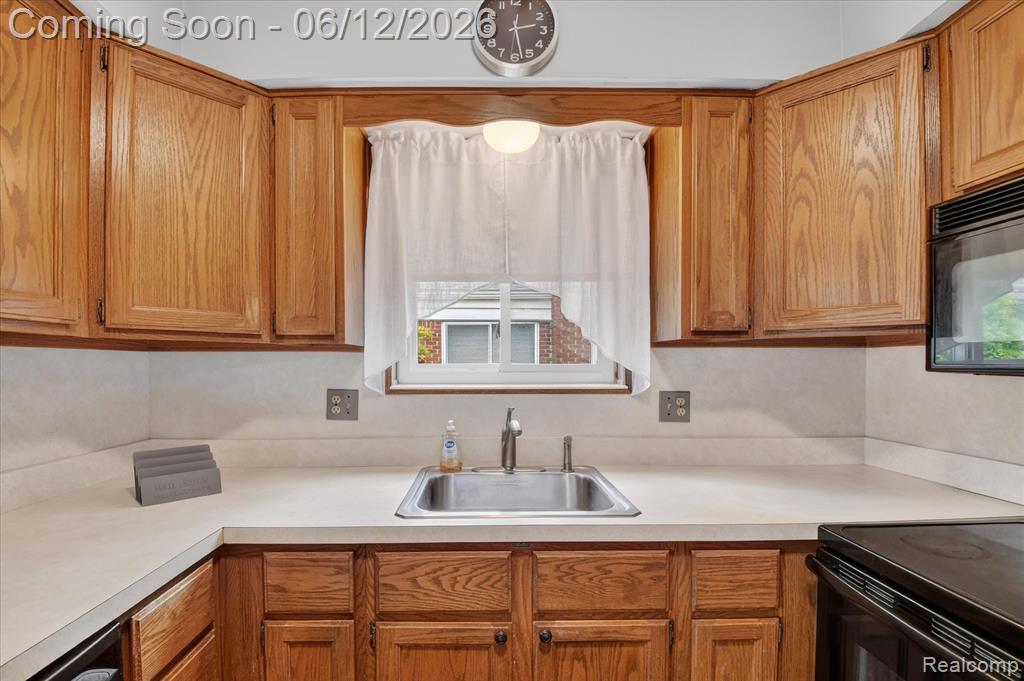 1616 Connie Avenue, Madison Heights, MI 48071 — Photo 10