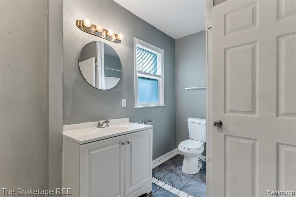 467 W MAXLOW Avenue, Hazel Park, MI 48030 — Photo 12