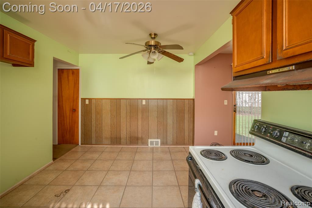 29889 Brown Court, Garden City, MI — Photo 7