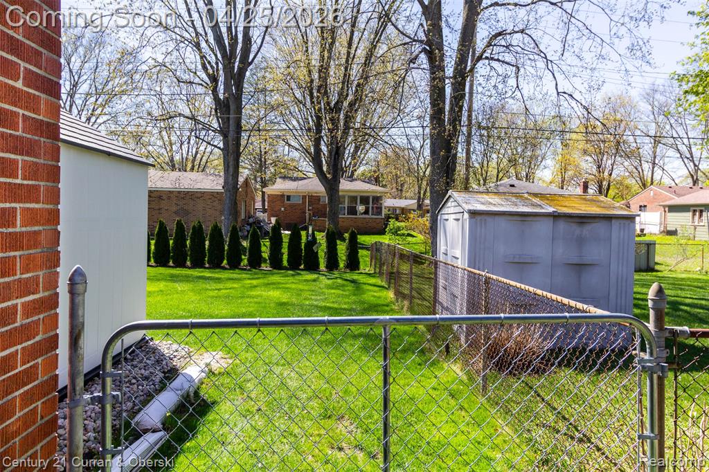 22803 Manning Street, Farmington, MI 48336 — Photo 39