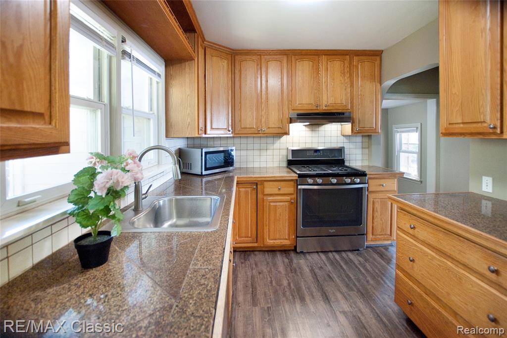 1861 Ladd Road, Wolverine Lake, MI 48390 — Photo 13