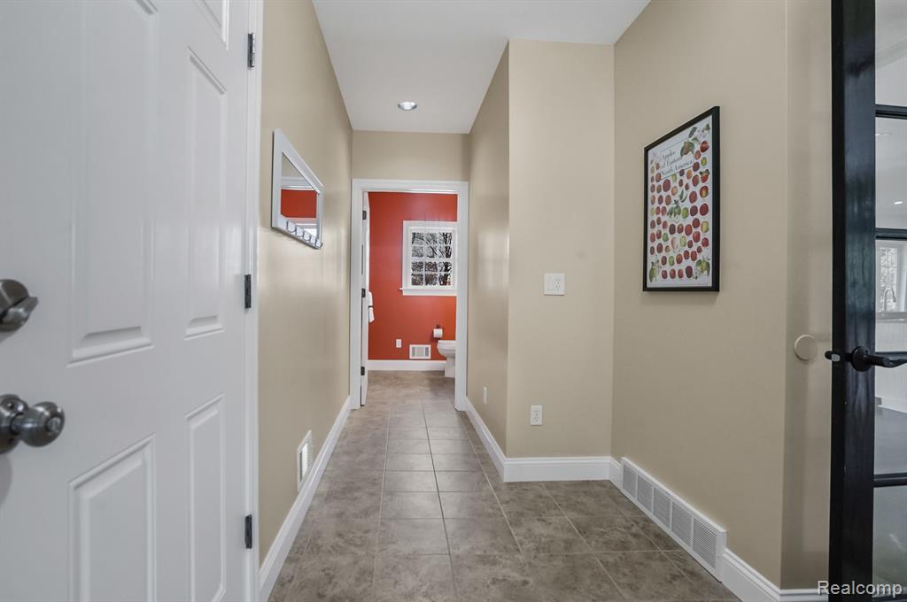 6820 WALTERS Road, Clarkston, MI — Photo 35