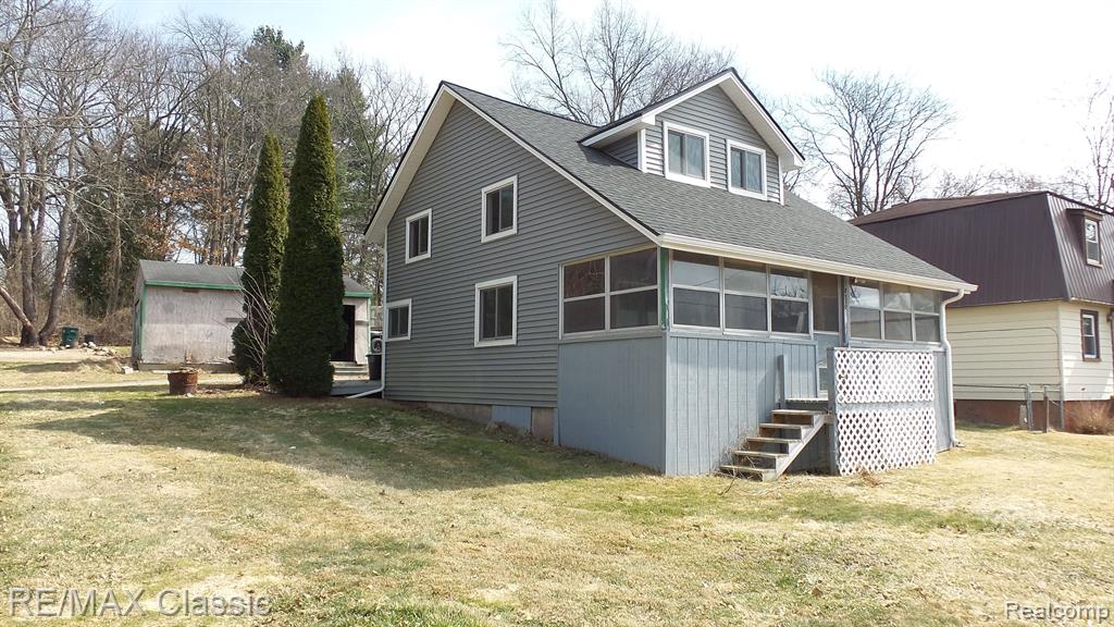 8960 COLE Street, Holly, MI 48442 — front exterior