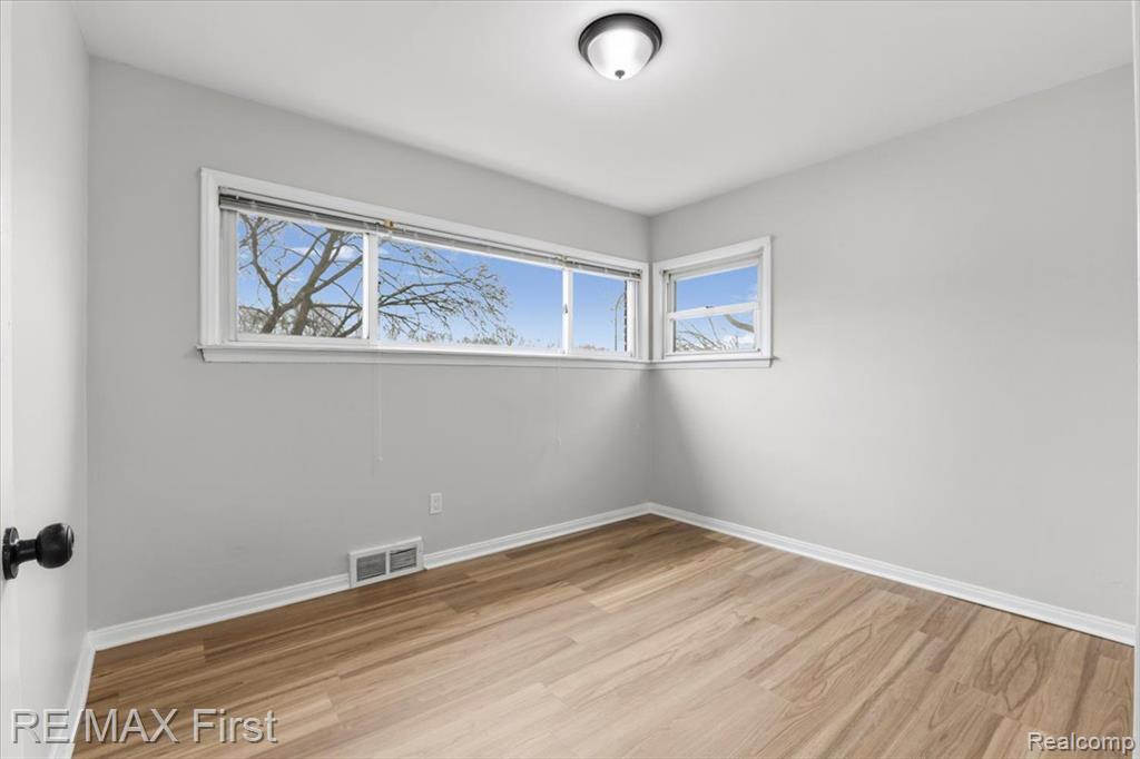 20675 Van Antwerp Street, Harper Woods, MI 48225 — Photo 13