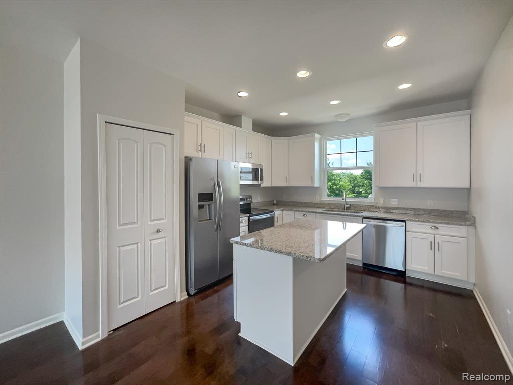 242 CENTER Boulevard, Wixom, MI 48393 — Photo 6