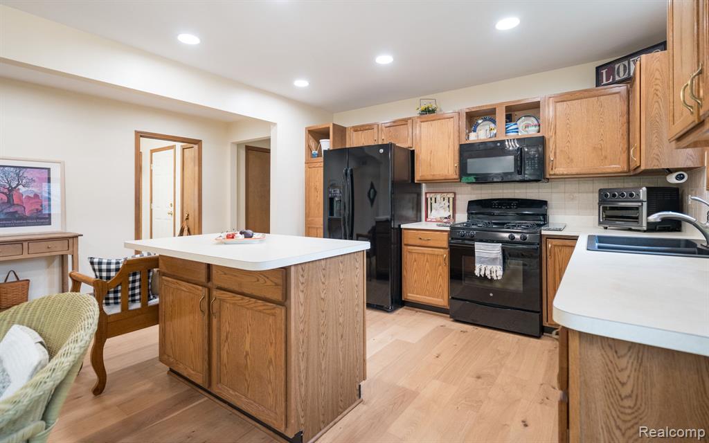 6821 Carriage Creek Drive, Washington, MI — Photo 12