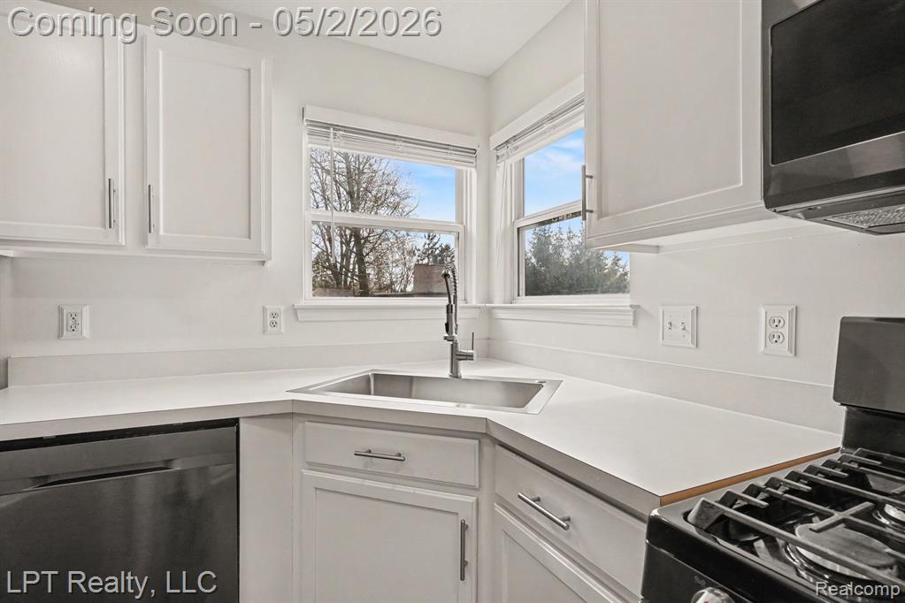 406 Mill Pond Drive, Fenton, MI 48430 — Photo 5