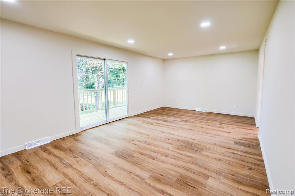 1401 Hillside Drive, Flint, MI 48532 — Photo 11