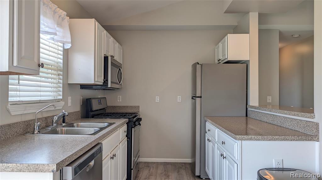 7427 Seymour Road, Swartz Creek, MI 48473 — Photo 9