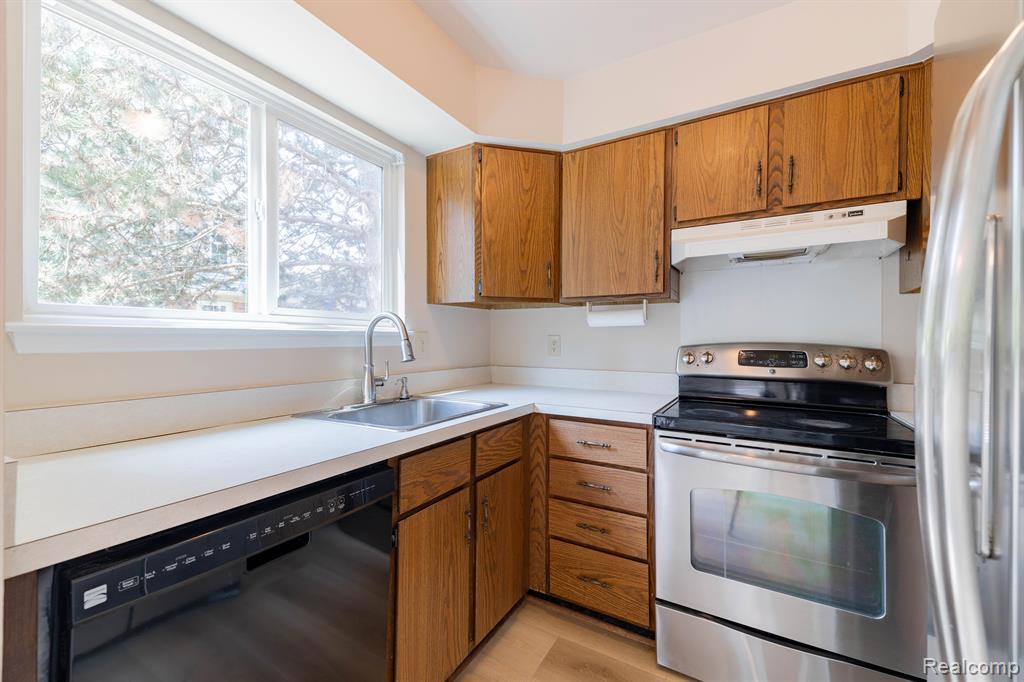 2960 WHITTIER Court, Ann Arbor, MI 48104 — Photo 9