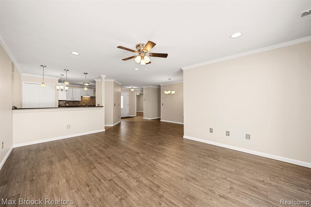 6689 W Ridgefield Circle, West Bloomfield, MI — Photo 9