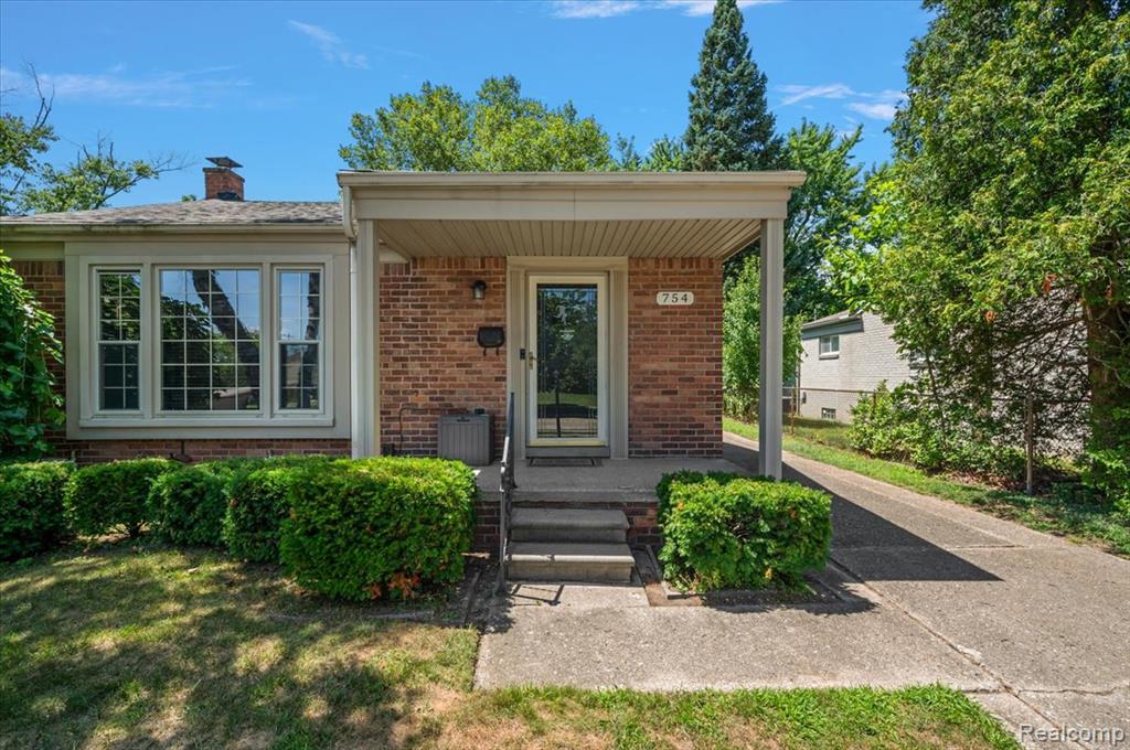 754 S Webik Avenue, Clawson, MI — Photo 3