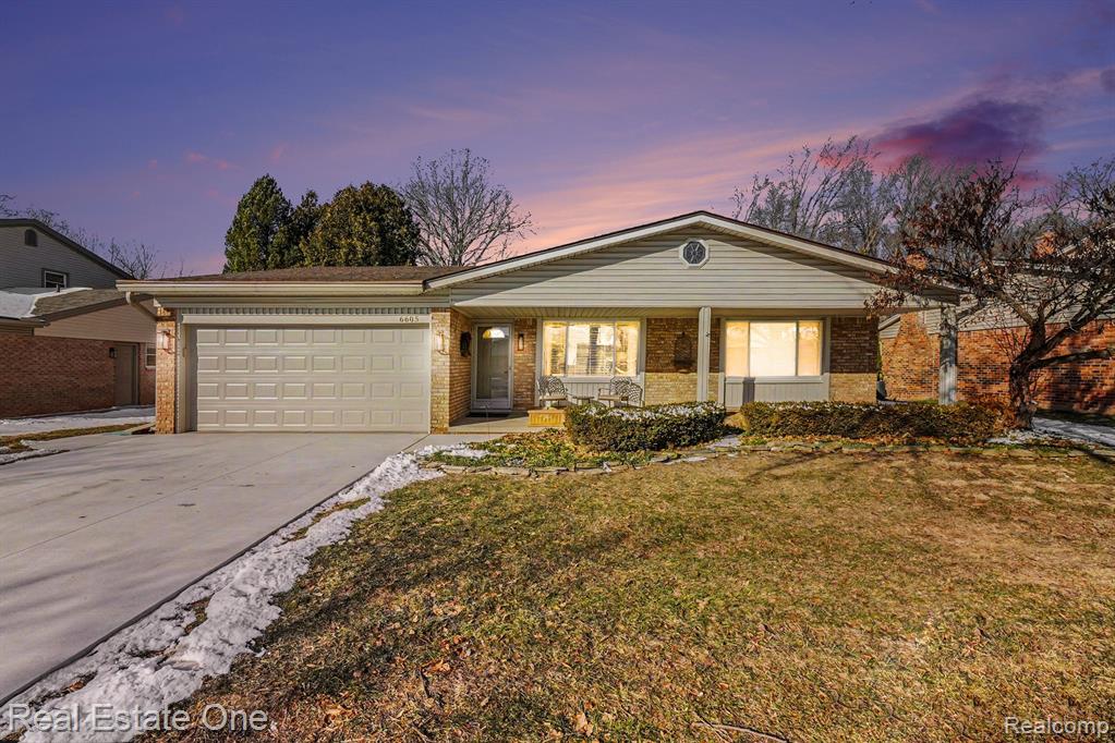 6605 Emerald Lake Drive, Troy, MI 48085 — Photo 2