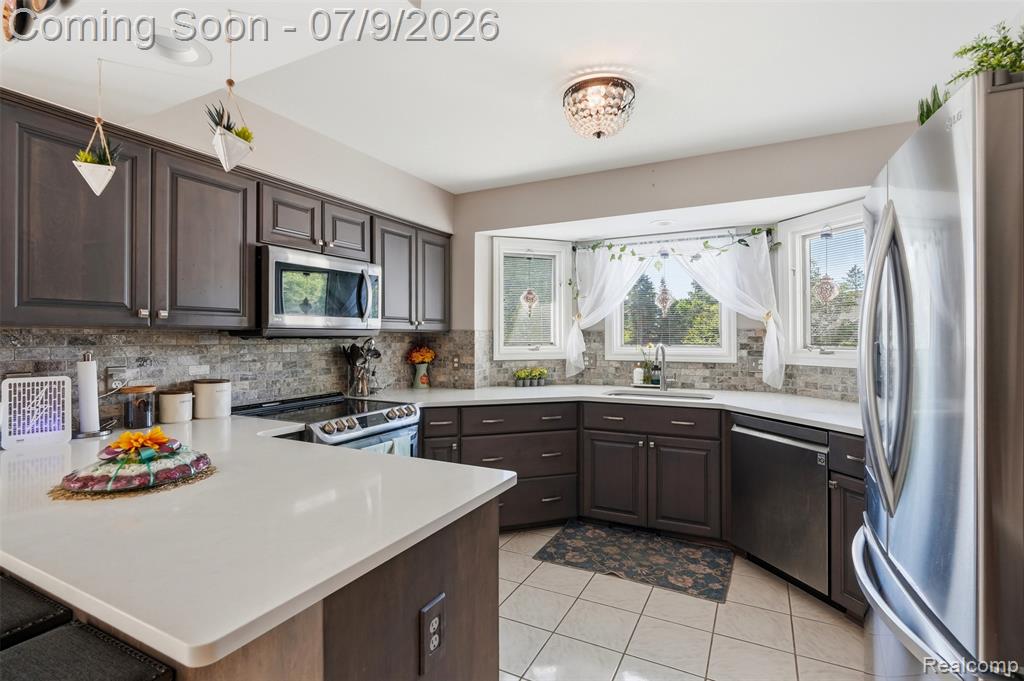 6786 Jasmine Drive, Troy, MI 48098 — Photo 8