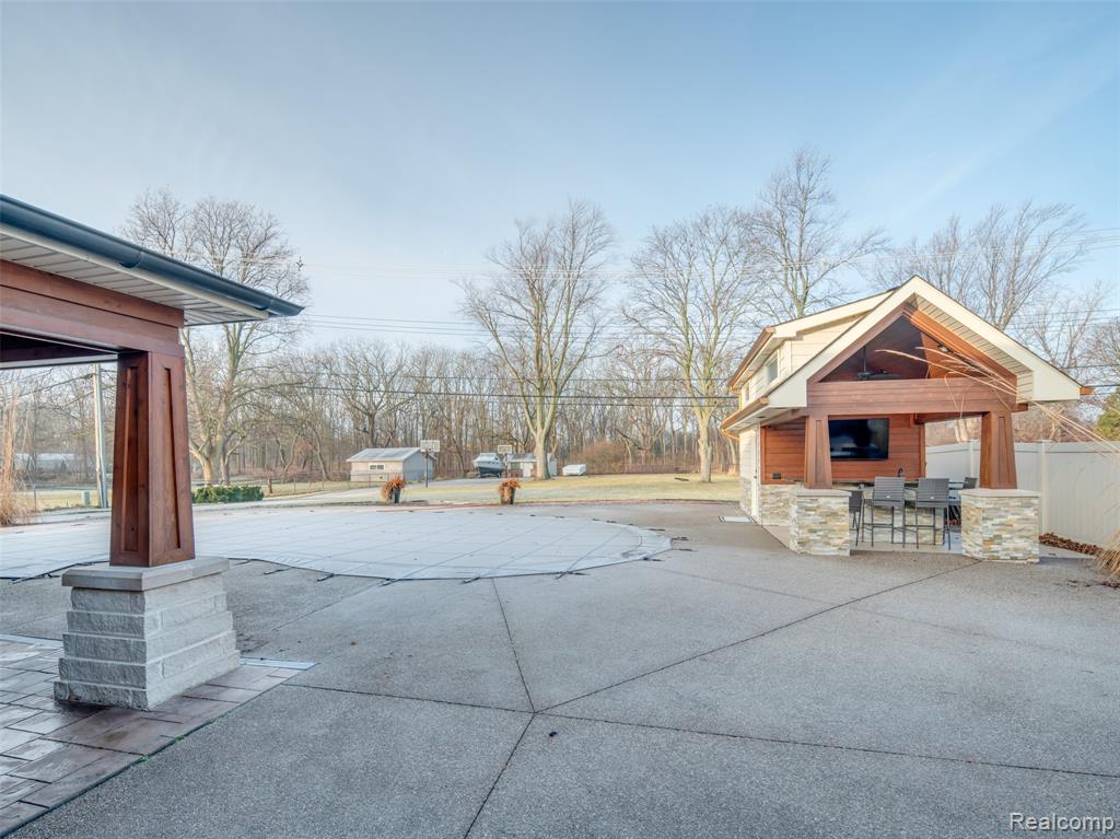 23750 E River Road, Grosse Ile, MI, 48138