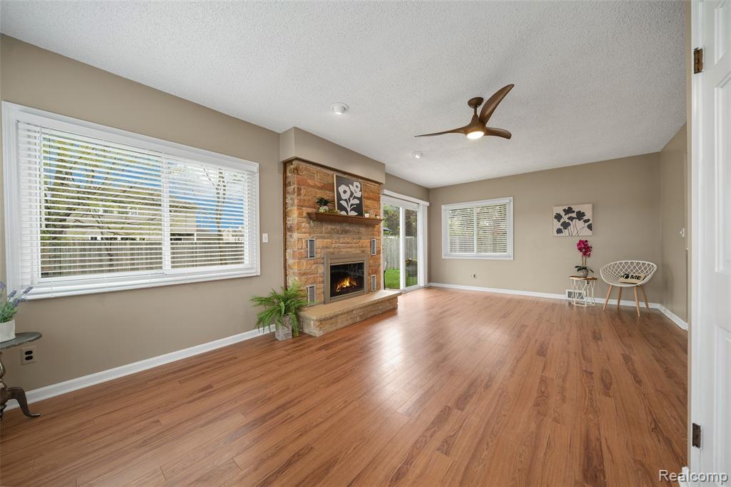 8603 Hibbing Street, Commerce Twp, MI 48382 — Photo 6