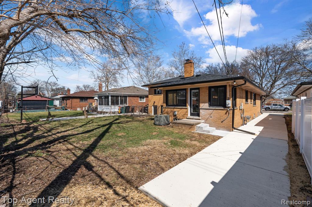 23701 Marlow Street, Oak Park, MI 48237 — Photo 37