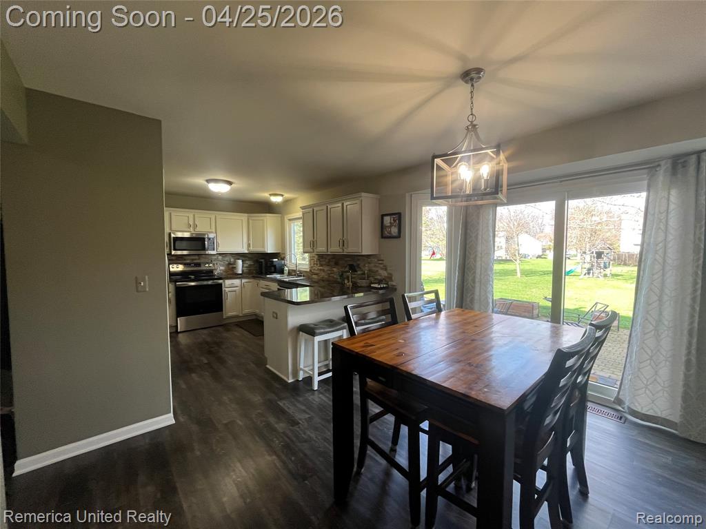 2505 Foxgrove Court, Highland, MI 48356 — Photo 13