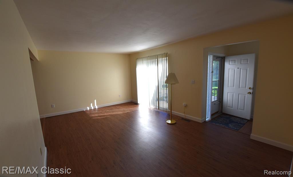 8553 WINCHESTER Drive, 6, Sterling Heights, MI 48313 — Photo 5