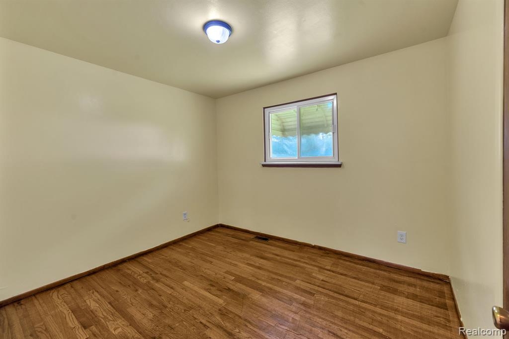 5320 Bedford Street, Dearborn Heights, MI 48125 — Photo 19