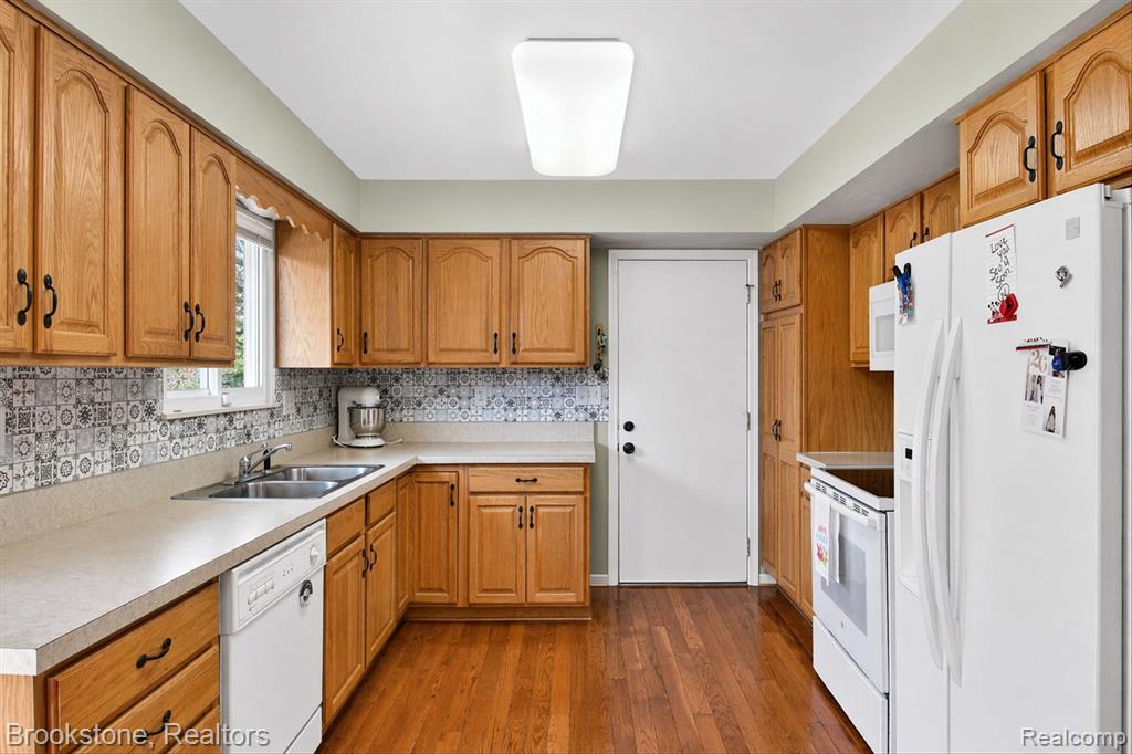 1086 Risecliff Drive, Grand Blanc, MI 48439 — Photo 12