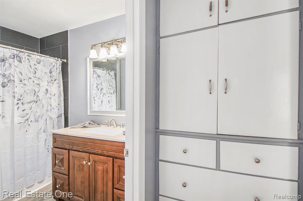 54 DIVISION Street, Oxford, MI 48371 — Photo 11