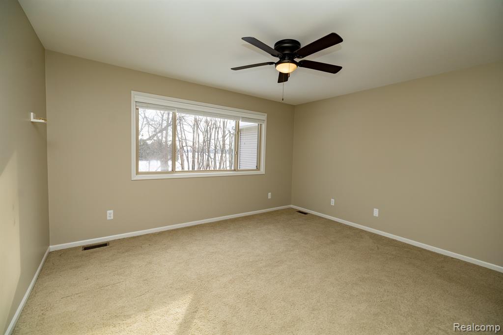6056 Lochmore Drive, 49, Commerce Twp, MI 48382 — Photo 22