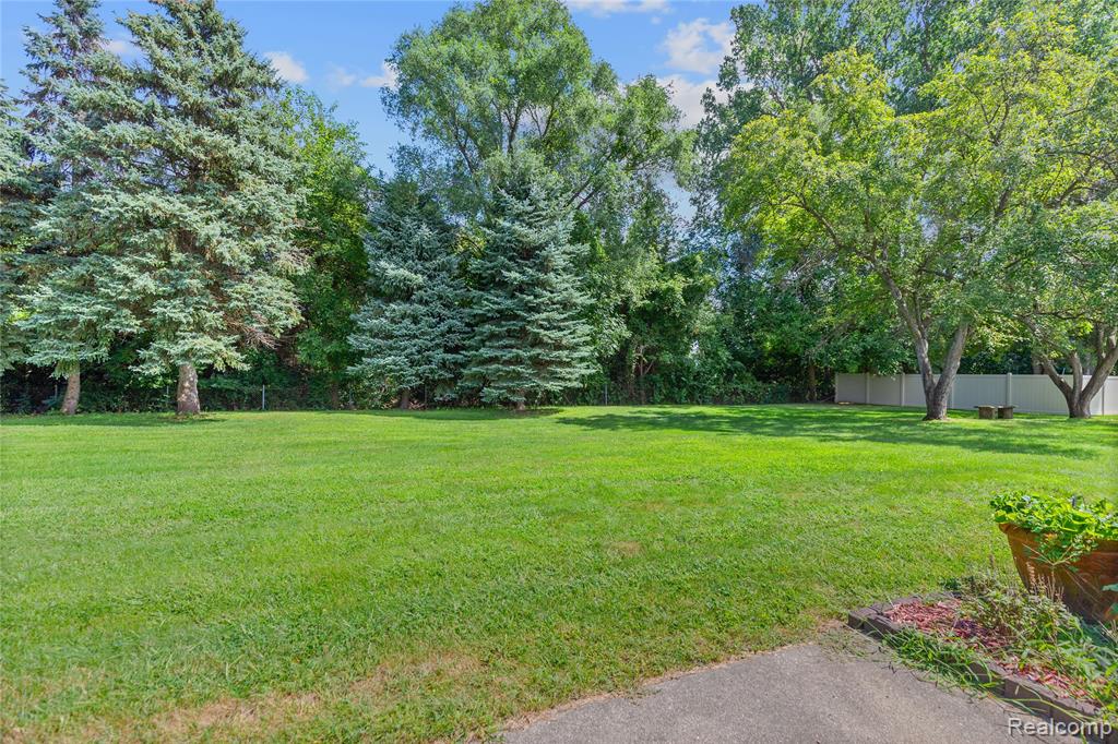 45858 KENSINGTON, Utica, MI 48317 — Photo 20