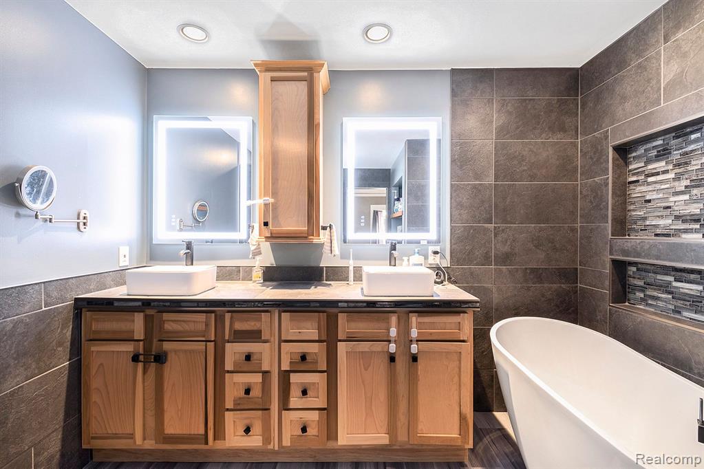5375 OLEKSYN Road, Flint, MI 48504 — Photo 19