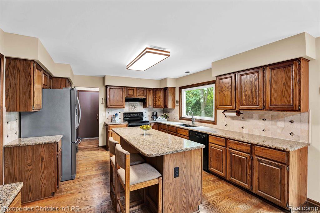 5641 SUSSEX Drive, Troy, MI 48098 — Photo 14