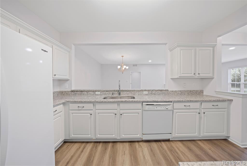 45622 WARWICK Drive, Macomb, MI 48044 — Photo 17