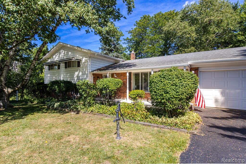 8410 Elizabeth Lake Road, White Lake, MI — Photo 4